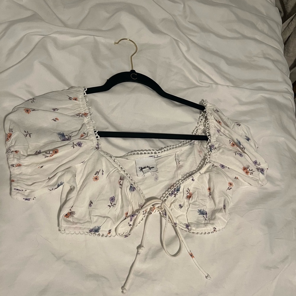 isabelle’s cabinet tie front lace edge floral top size 2